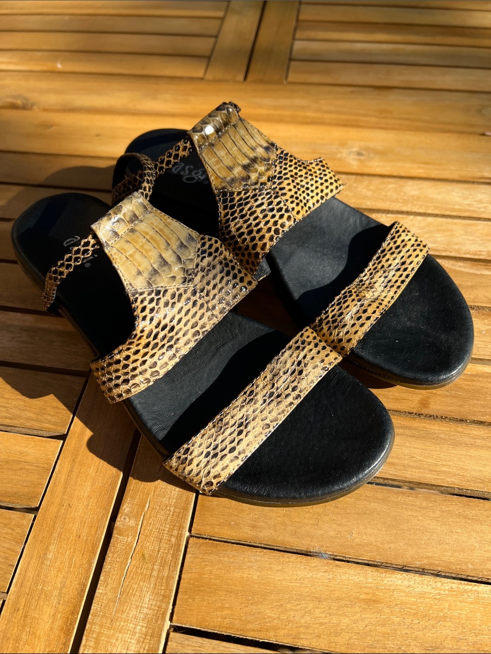 Snake-Texture Tan Strap Sandals with Black Footbed vintage